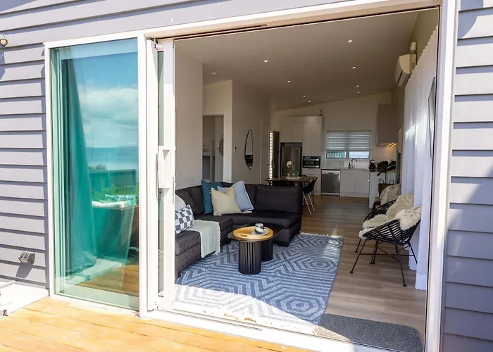 Jandals & Joy Lakefront Retreat Holiday home Rotorua