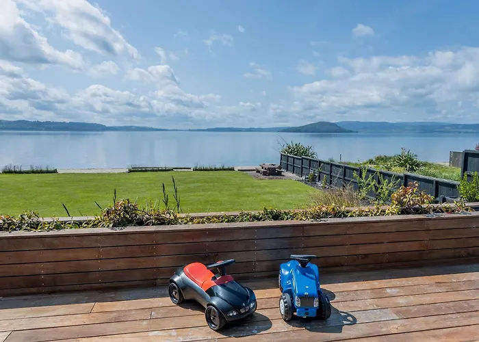 Jandals & Joy Lakefront Retreat * Rotorua