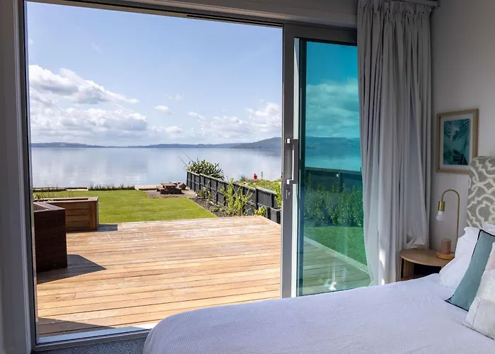 Jandals & Joy Lakefront Retreat Holiday home *