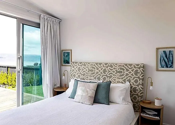 Jandals & Joy Lakefront Retreat Holiday home *
