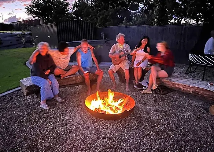 Jandals & Joy Lakefront Retreat Holiday home *