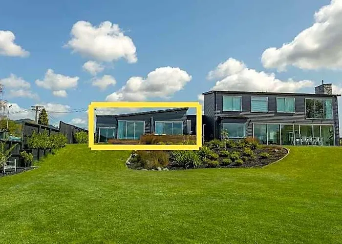 Holiday home Jandals & Joy Lakefront Retreat Rotorua