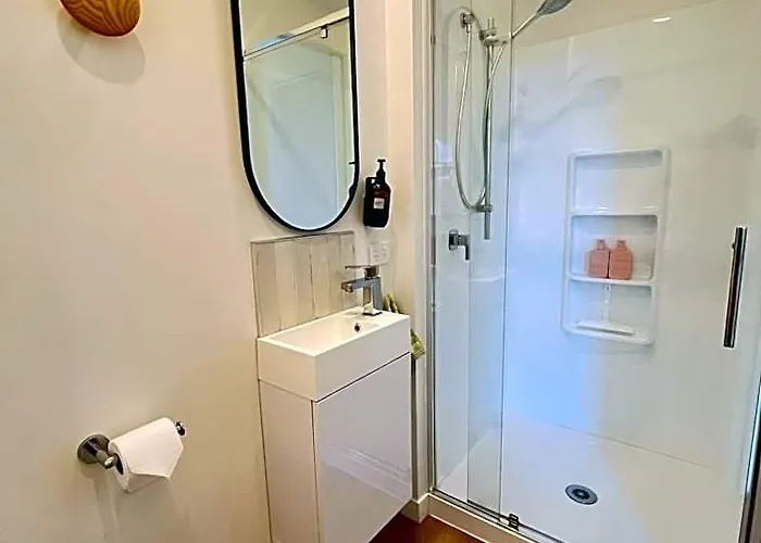 Jandals & Joy Lakefront Retreat Holiday home