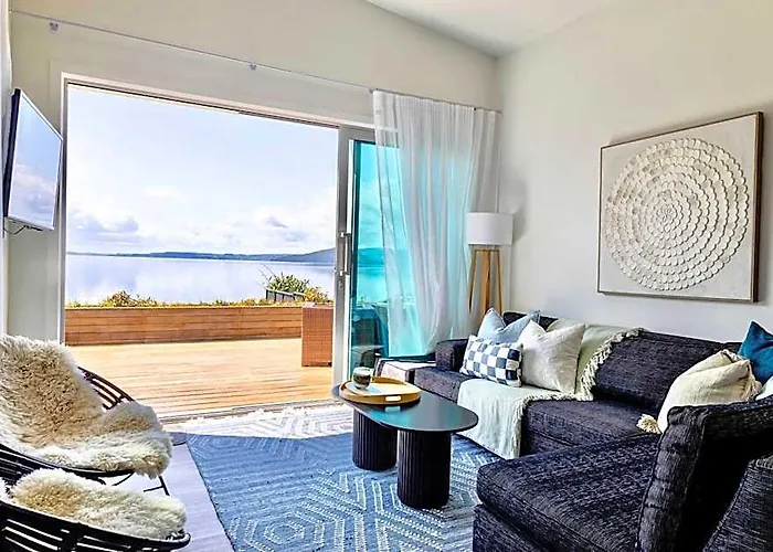 Holiday home Jandals & Joy Lakefront Retreat *