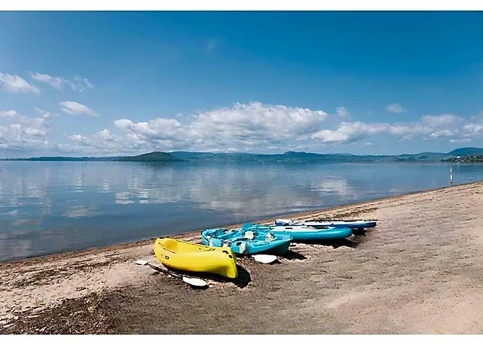 Jandals & Joy Lakefront Retreat Holiday home