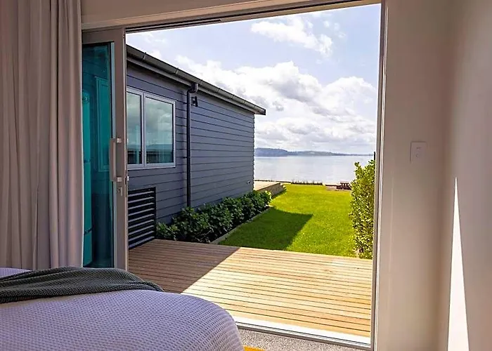 Holiday home Jandals & Joy Lakefront Retreat *