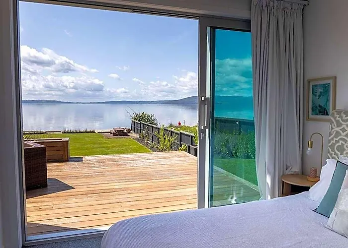 Jandals & Joy Lakefront Retreat * Rotorua